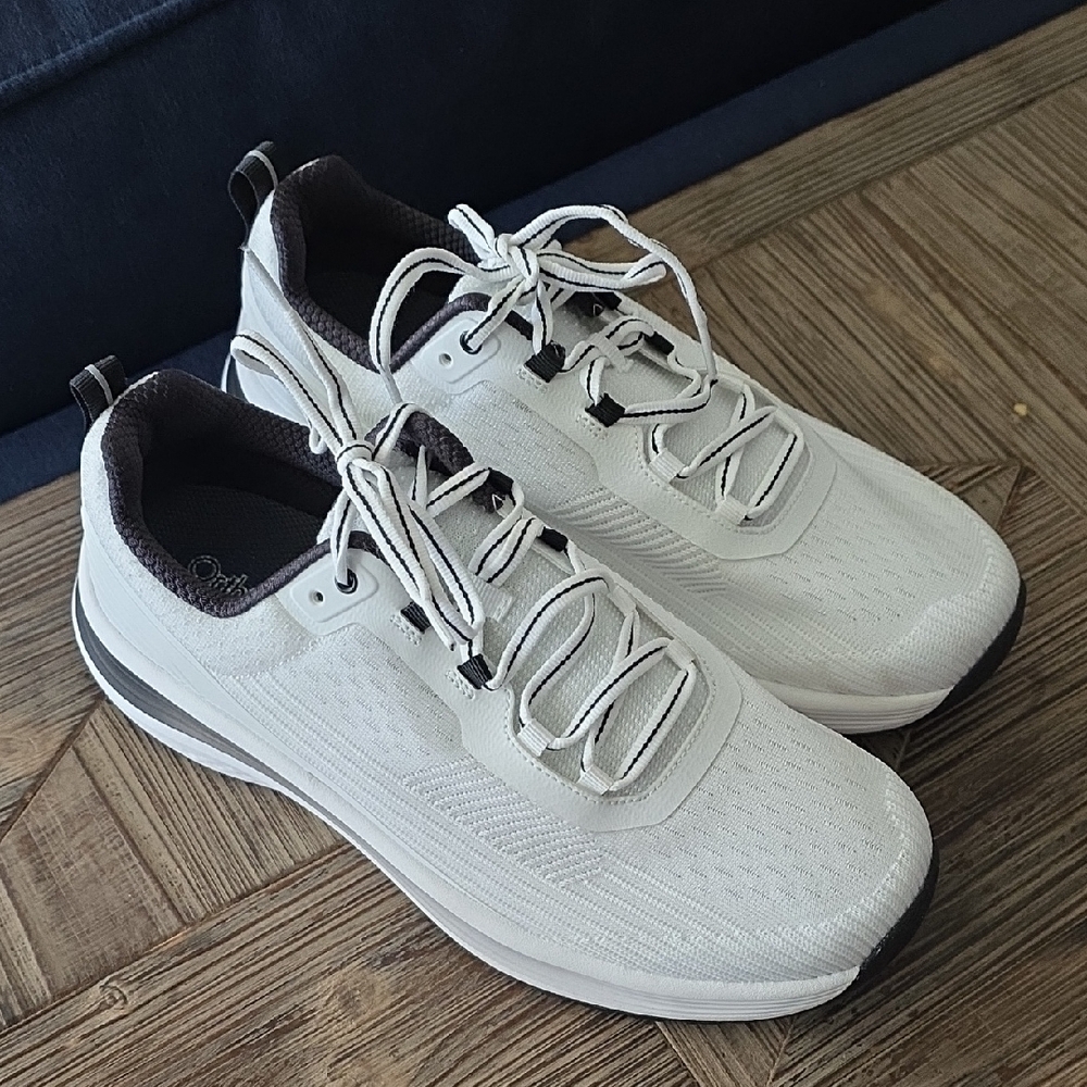 Women's White Orthofeet Relay Running Sneakers